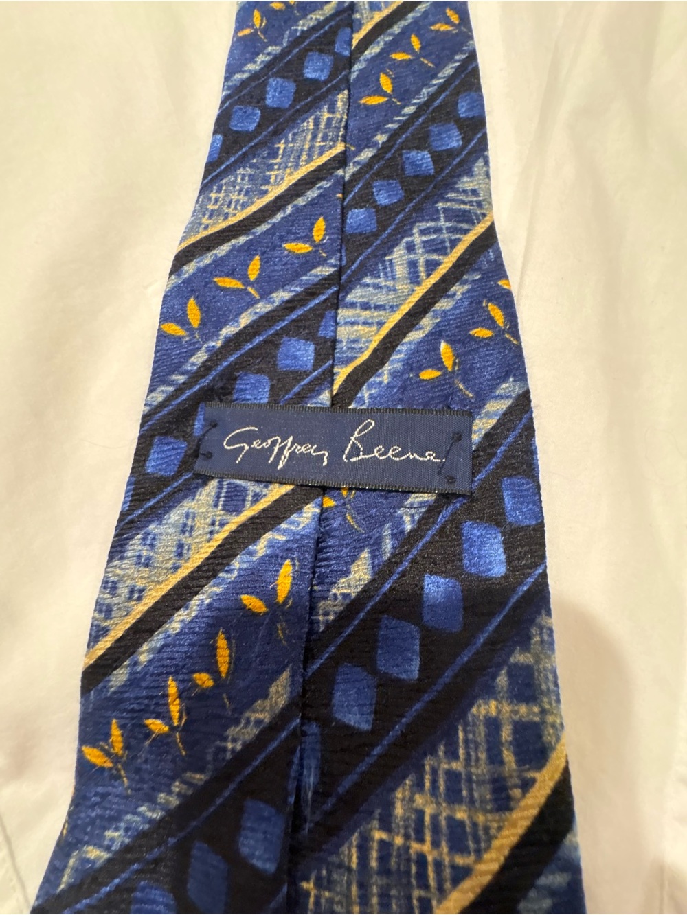Geoffrey Beene Blue and Yellow Patterned Silk Tie